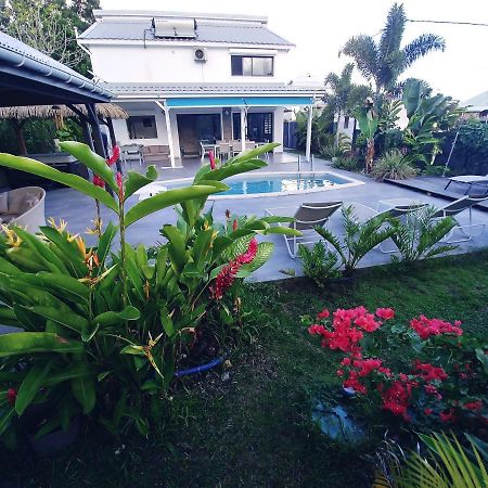 Villa Lorenza Пети-Бург Екстериор снимка