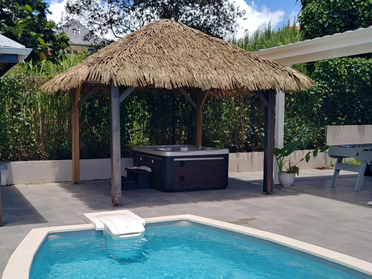 Villa Lorenza Пети-Бург Екстериор снимка