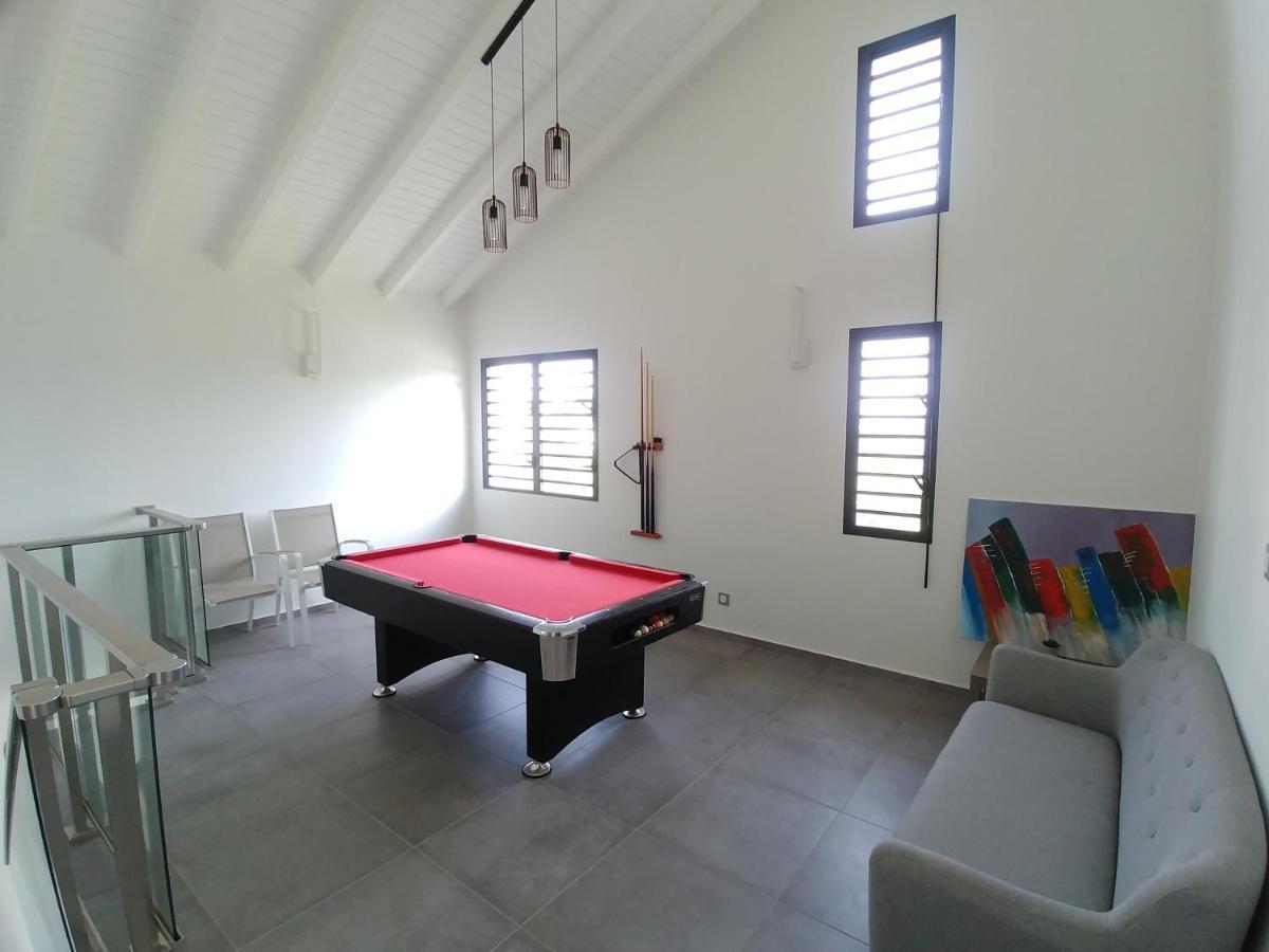 Villa Lorenza Пети-Бург Екстериор снимка