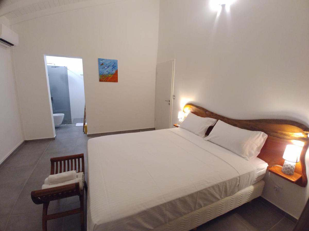 Villa Lorenza Пети-Бург Екстериор снимка