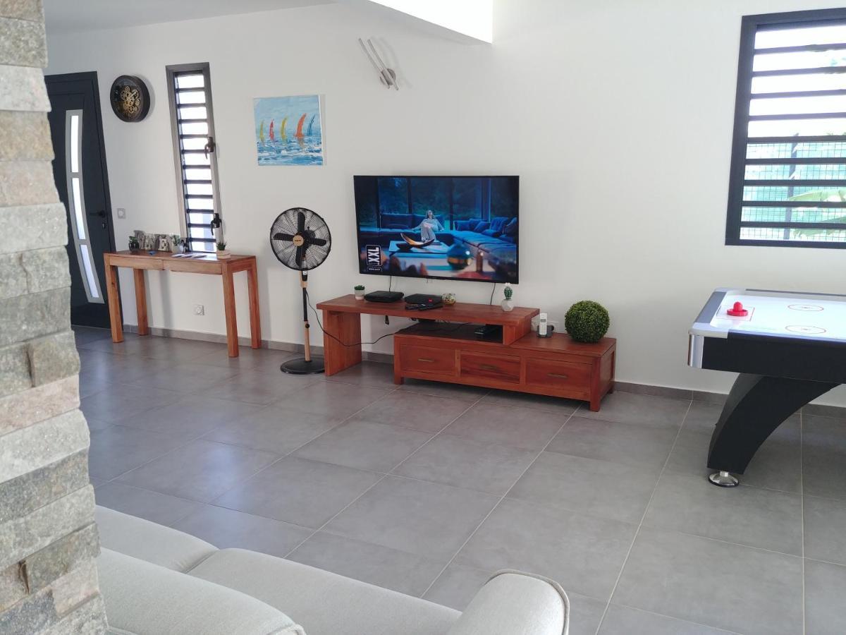 Villa Lorenza Пети-Бург Екстериор снимка