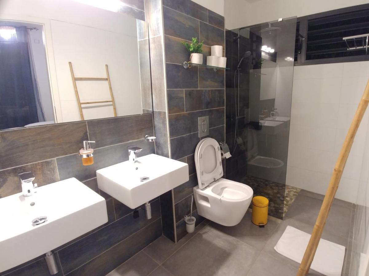 Villa Lorenza Пети-Бург Екстериор снимка
