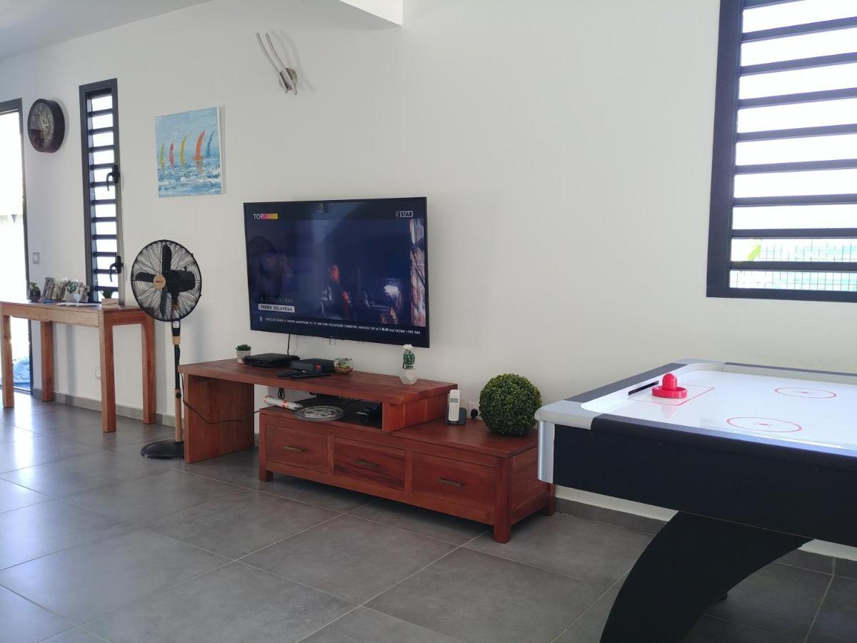 Villa Lorenza Пети-Бург Екстериор снимка