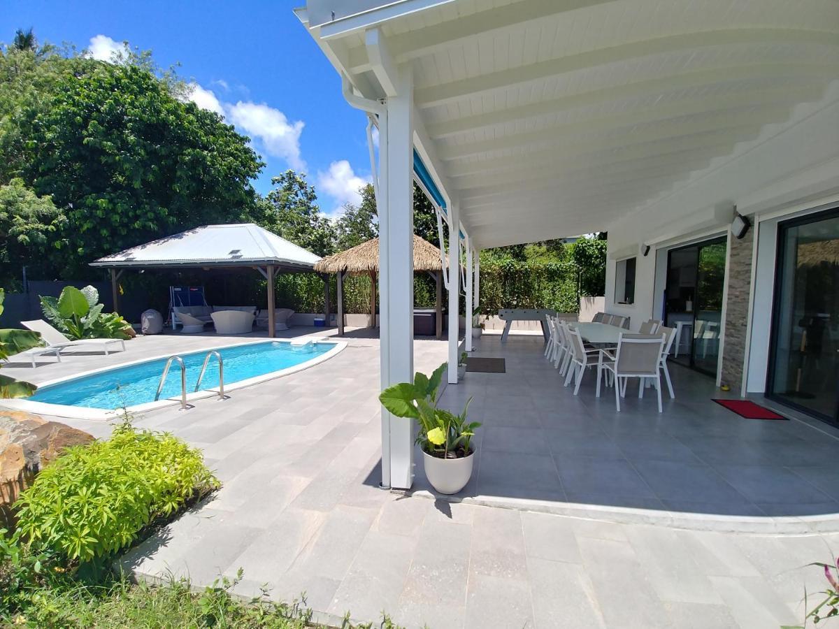 Villa Lorenza Пети-Бург Екстериор снимка